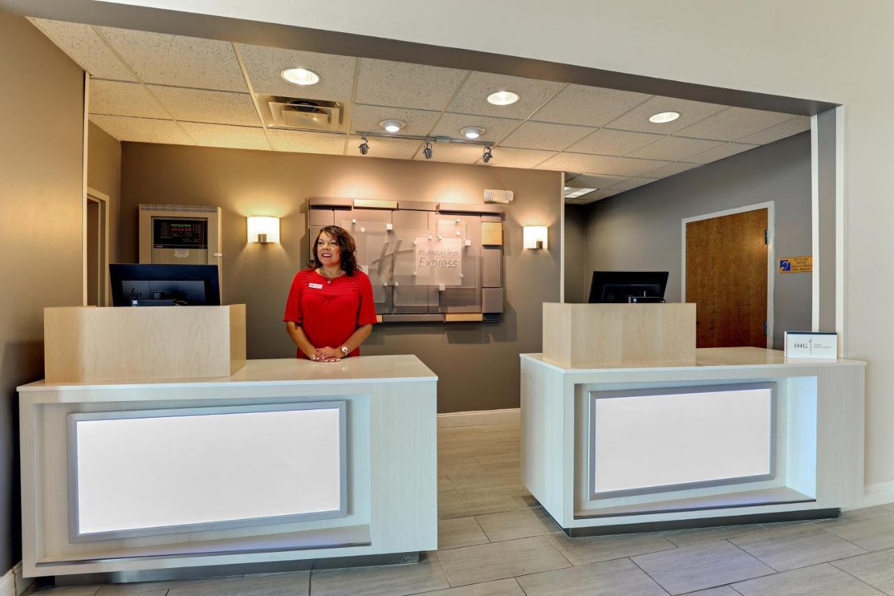 ホリデイ イン エクスプレス キャンベルズビル Campbellsville エクステリア 写真